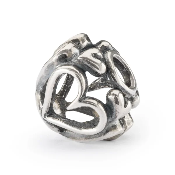 Pendente Sempre Insieme Trollbeads in argento 925 con design traforato a forma di cuori intrecciati.