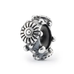 Stop M'Ama Non M'Ama Trollbeads in argento 925 con decorazioni floreali a rilievo.