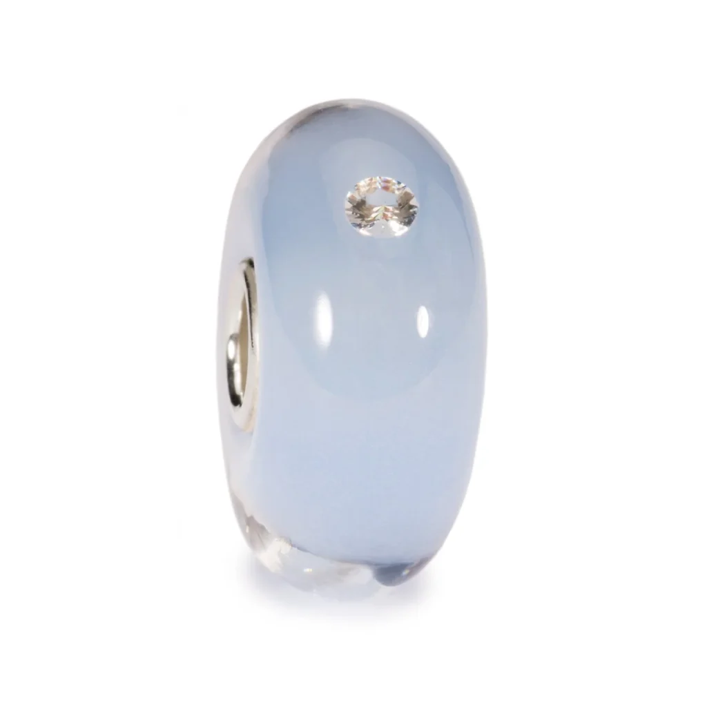 Bead Trollbeads Bimbo in vetro azzurro con zircone e anima in argento 925.
