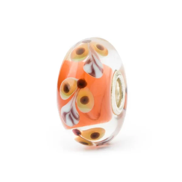 Bead Trollbeads Narciso dell'Armonia in vetro sfaccettato con decorazioni floreali arancio e viola su fondo scuro e anima in argento 925.