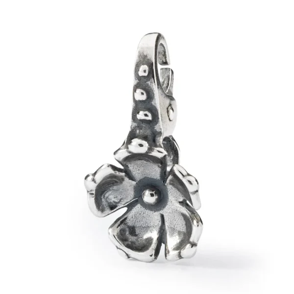 Pendente Fiore D'Autunno Trollbeads in argento 925 con design floreale dettagliato e gancio brunito.