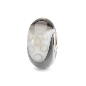 Bead Trollbeads Armadillo Fantasia in vetro con motivo a pois bianchi su fondo grigio sfumato.