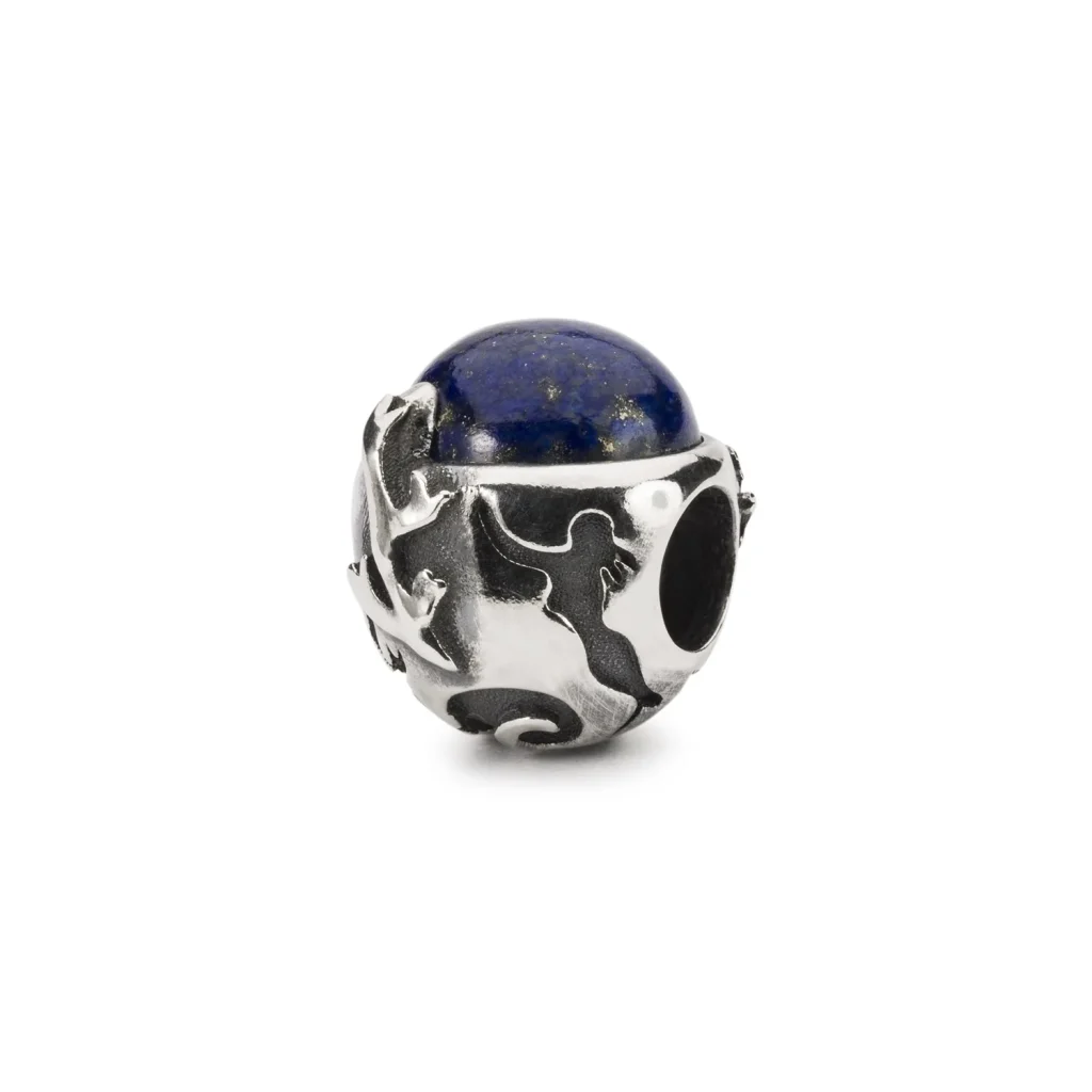 Bead Trollbeads Doni dell'Oceano in argento 925 con pietra di lapislazzuli blu profondo.