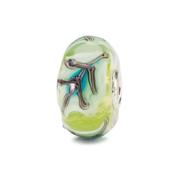 Bead Trollbeads Foglie incantate in vetro con decoro di foglie stilizzate su sfondo verde lime e azzurro, anima in argento 925.