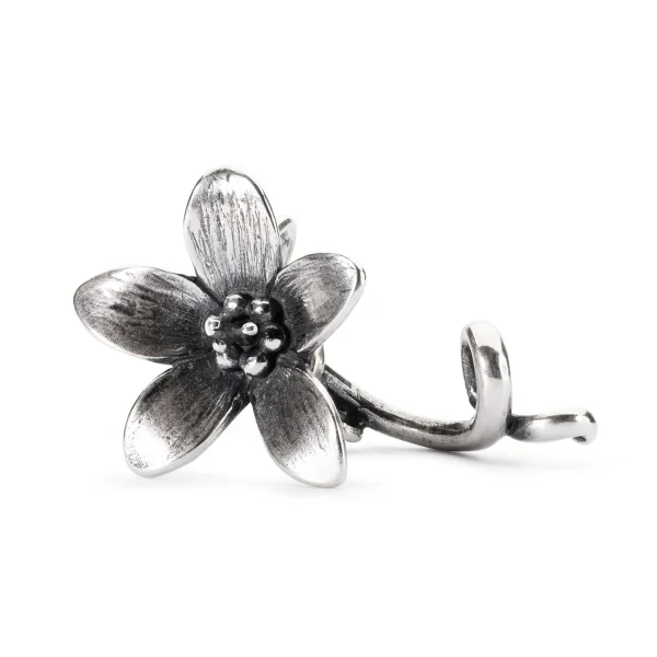 Pendente Fiore del Vento Trollbeads in argento 925 con design floreale dinamico e stelo sinuoso.
