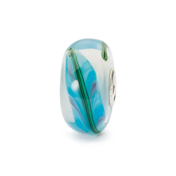 Bead Trollbeads Piuma del Presente in vetro azzurro con dettaglio piuma verde e anima in argento.