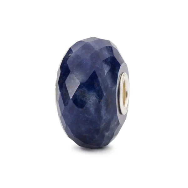 Bead Trollbeads Sodalite blu in pietra naturale sfaccettata con tonalità blu scuro e venature chiare.