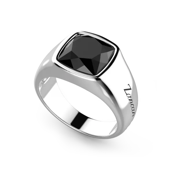 Anello Zancan con onice nero centrale e struttura in argento 925 lucido.