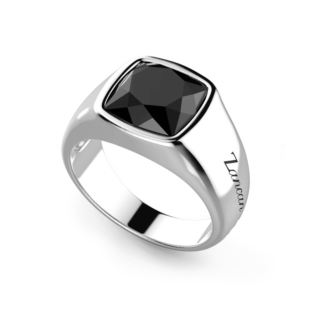 Anello Zancan con onice nero centrale e struttura in argento 925 lucido.