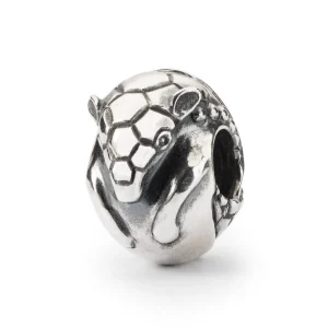 Bead Trollbeads Armadillo in argento 925 con scaglie dettagliate e finitura brunita.