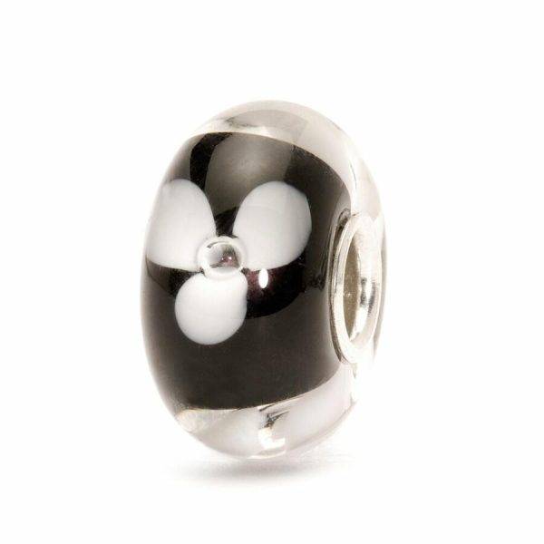 Bead Trollbeads Fiore bianco in vetro con petali bianchi definiti su sfondo nero lucido, anima in argento 925.