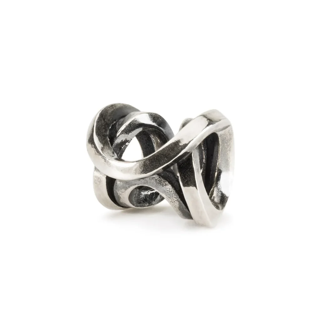 Bead Trollbeads Lealtà in argento 925 con intreccio infinito e finitura brunita.