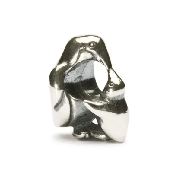 Bead Trollbeads Mamma Pinguino in argento 925 che raffigura un pinguino adulto e il suo piccolo.