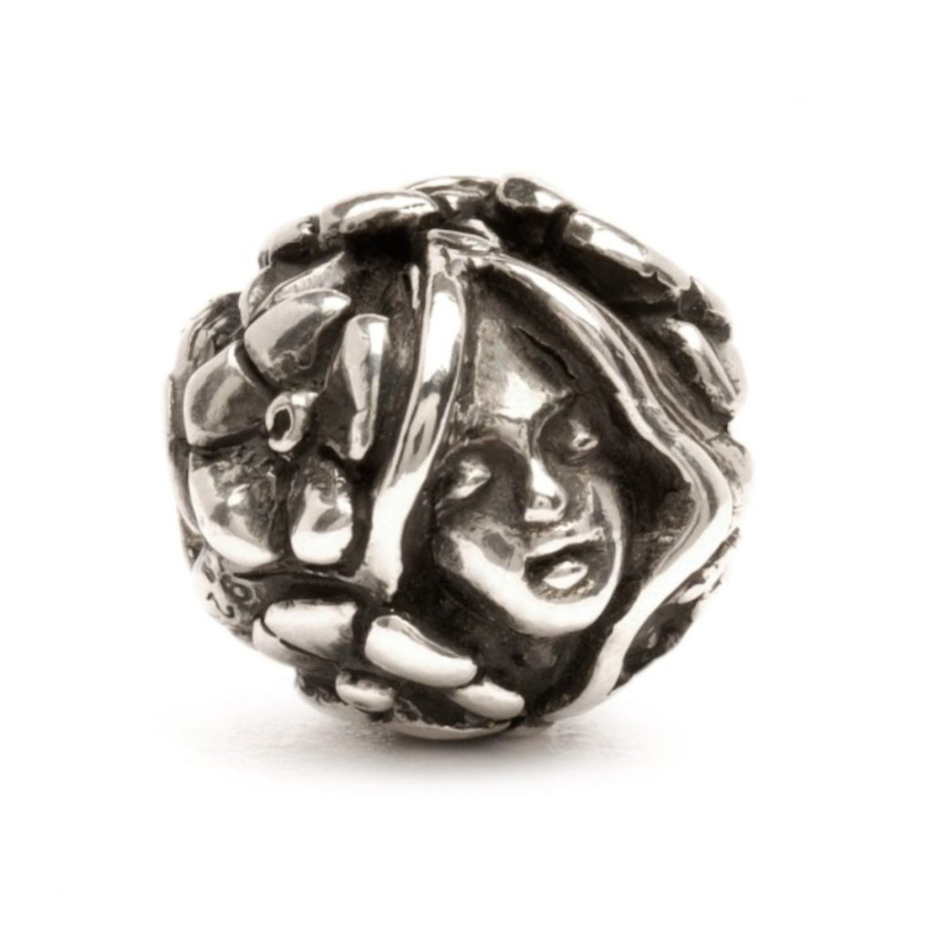 Bead Trollbeads Pollicina in argento 925 con la protagonista che emerge da un bocciolo di fiore.