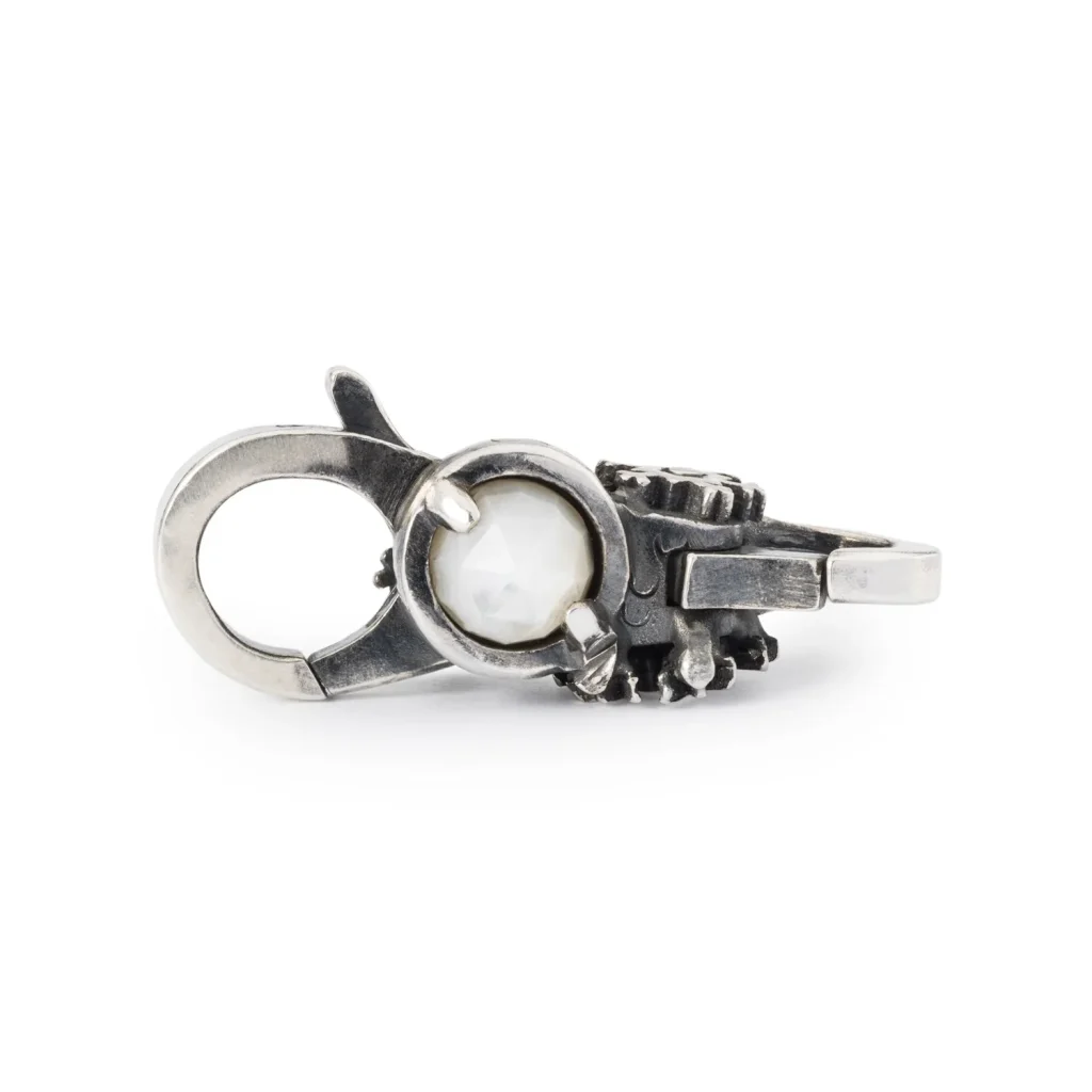 Chiusura perla delle nevi Trollbeads in Argento 925 con perla coltivata bianca e dettagli fiocco di neve.