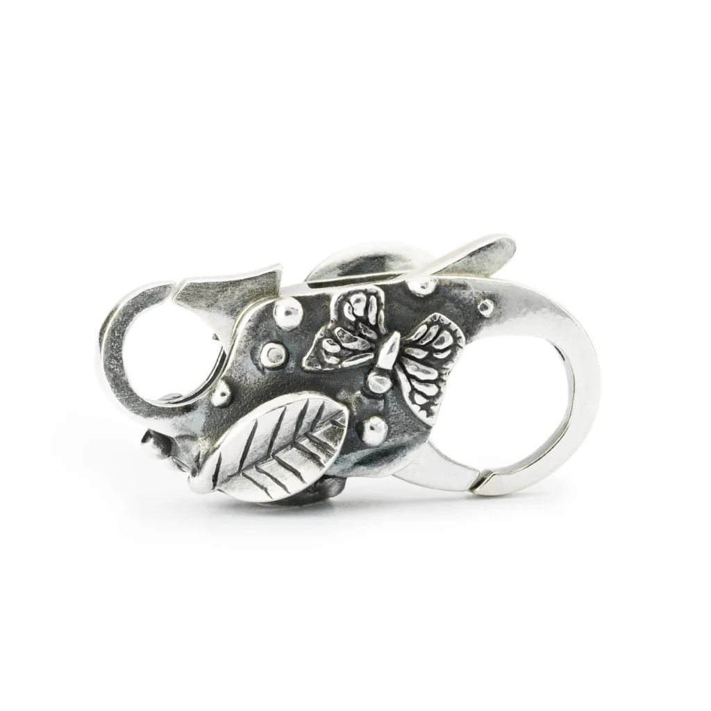 Chiusura giardino delle farfalle Trollbeads in Argento 925 con farfalle e fiori in rilievo.