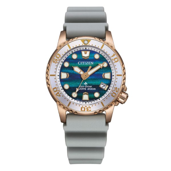 Orologio Citizen EO2023-00W Diver Limited Edition con cassa oro rosa, quadrante blu-verde striato e cinturino grigio.