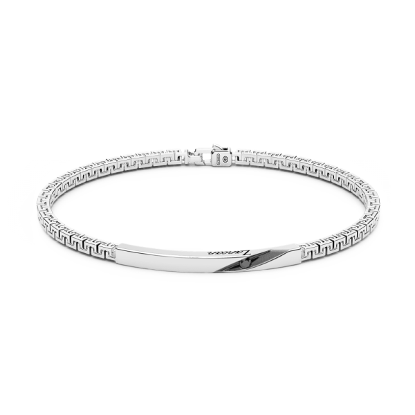 Bracciale in argento con spinello nero Zancan a maglia geometrica.