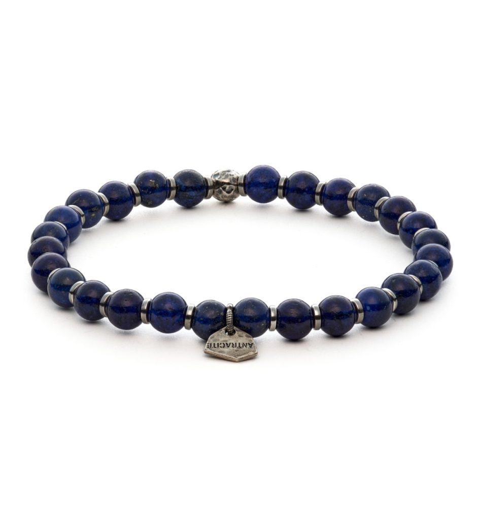 Bracciale Babilonia Antracite con pietre di lapislazzuli blu e charm in argento con logo.