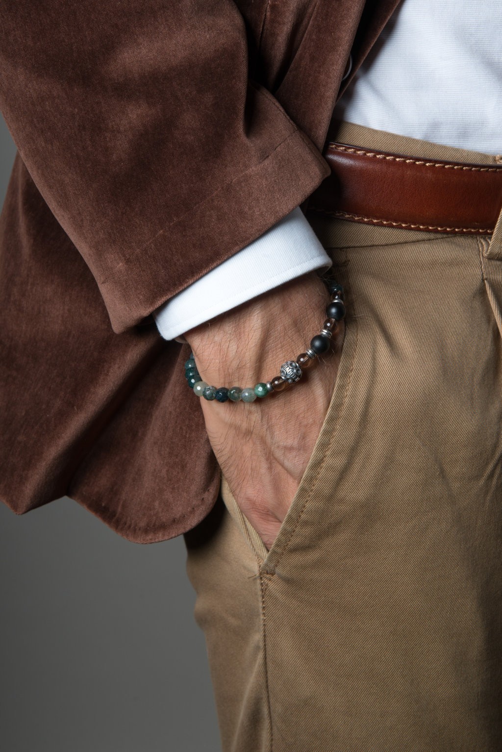 Bracciale Bill Antracite con pietre sfaccettate in quarzo fumè, agata muschiata e sfere di agata nera.