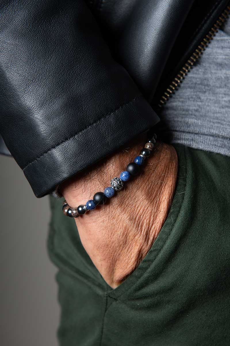 Bracciale Itaca Antracite elastico con sfere di Agata Nera opaca, Sodalite blu, Diaspro fango ed ematite.