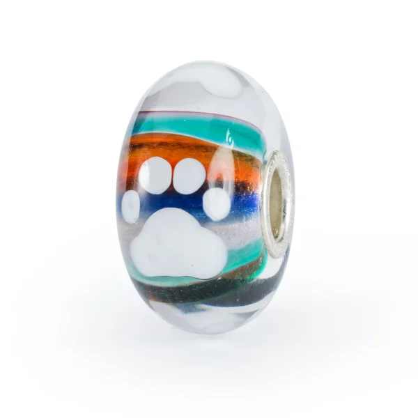 Bead in vetro Compagno per la vita Trollbeads TGLBE-20387 con striature colorate arancioni, blu, turchesi e decorazione a zampina bianca.