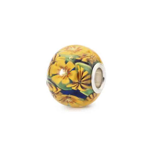 Bead in vetro Figli dei fiori Trollbeads TGLBE-30197 con composizioni floreali interne di colore giallo e anima in argento 925.