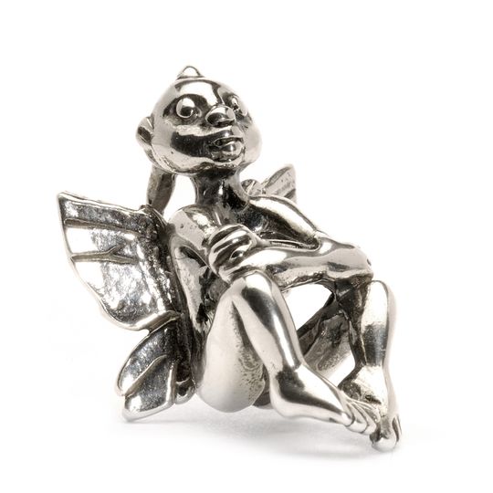 Pendente Folletto fantasia Trollbeads TAGPE-00031 in argento 925 raffigurante un folletto alato seduto.