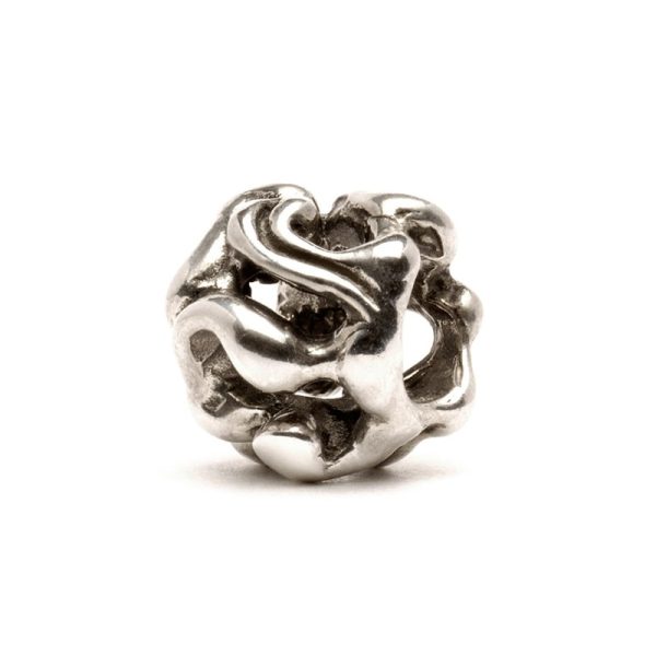Bead Infuso delle paludi Trollbeads TAGBE-10090 in argento 925 con struttura traforata e linee organiche intrecciate.