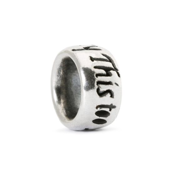 Bead Rinascita Trollbeads TAGBE-10032 in argento 925 cilindrico con incisione "This too shall pass" brunita.
