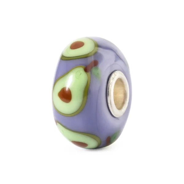 Acquista il bead Avocado Trollbeads TGLBE-20481 su Gioielleria Urbinati. Realizzato a mano in vetro artistico con anima in argento 925.
