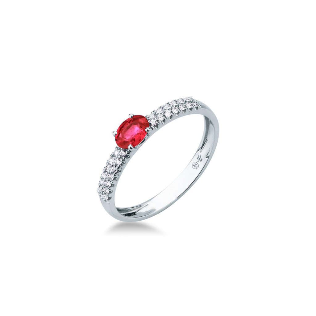 Anello Con Rubino Ovale E Pavè Di Diamanti Mirco Visconti LF145/R in oro bianco 18kt con rubino centrale e diamanti sul gambo.