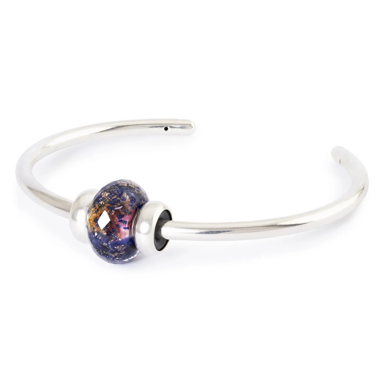 Bead Serata Estiva Trollbeads TGLBE-30223 People's Bead 2026 in vetro sfaccettato blu con dettagli dorati.