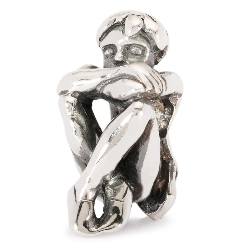 Bead Spirito Libero Trollbeads TAGBE-50009 in argento 925 raffigurante una figura umana scolpita e brunita.