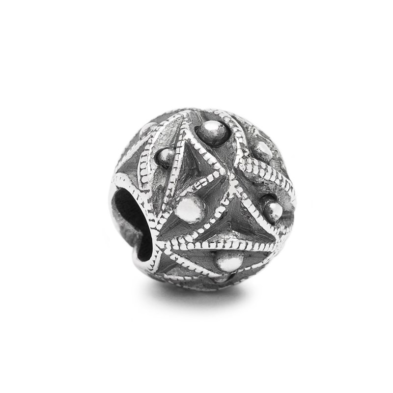 Bead Splendore D'Autunno Trollbeads TAGBE-30031 in argento 925 lavorato a mano con motivi geometrici in rilievo e finiture brunite.