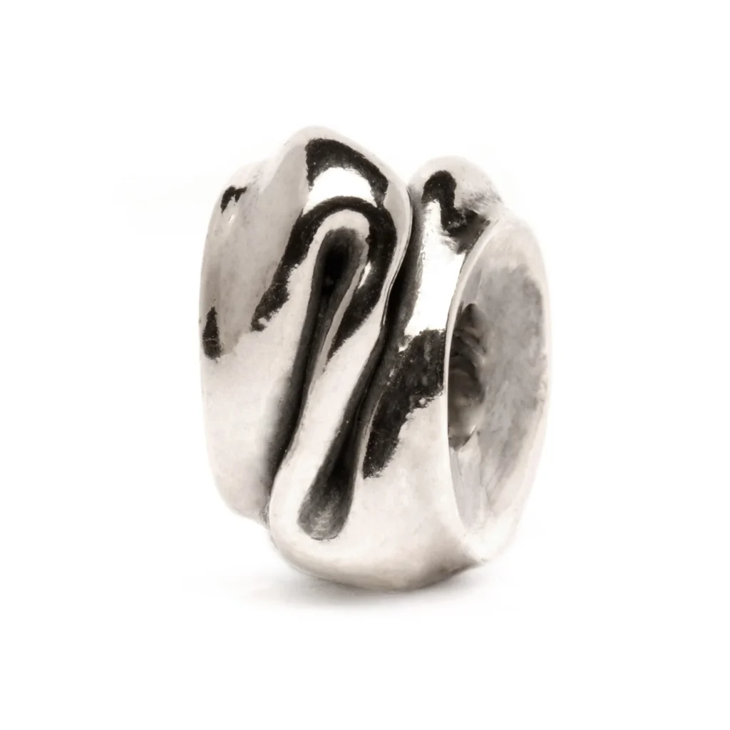 Bead Trasformazione Trollbeads TAGBE-40058 in argento 925 con lavorazione scultorea fluida e finiture brunite.