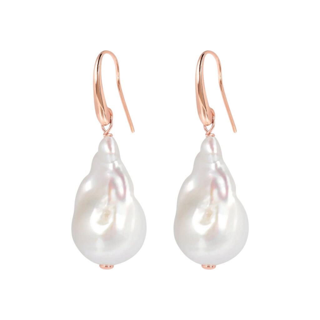 Orecchini pendenti con perle barocche Bronzallure WSBZ01826.WPRL in lega Golden Rosè con monachella e grandi perle coltivate d'acqua dolce barocche da 13mm.
