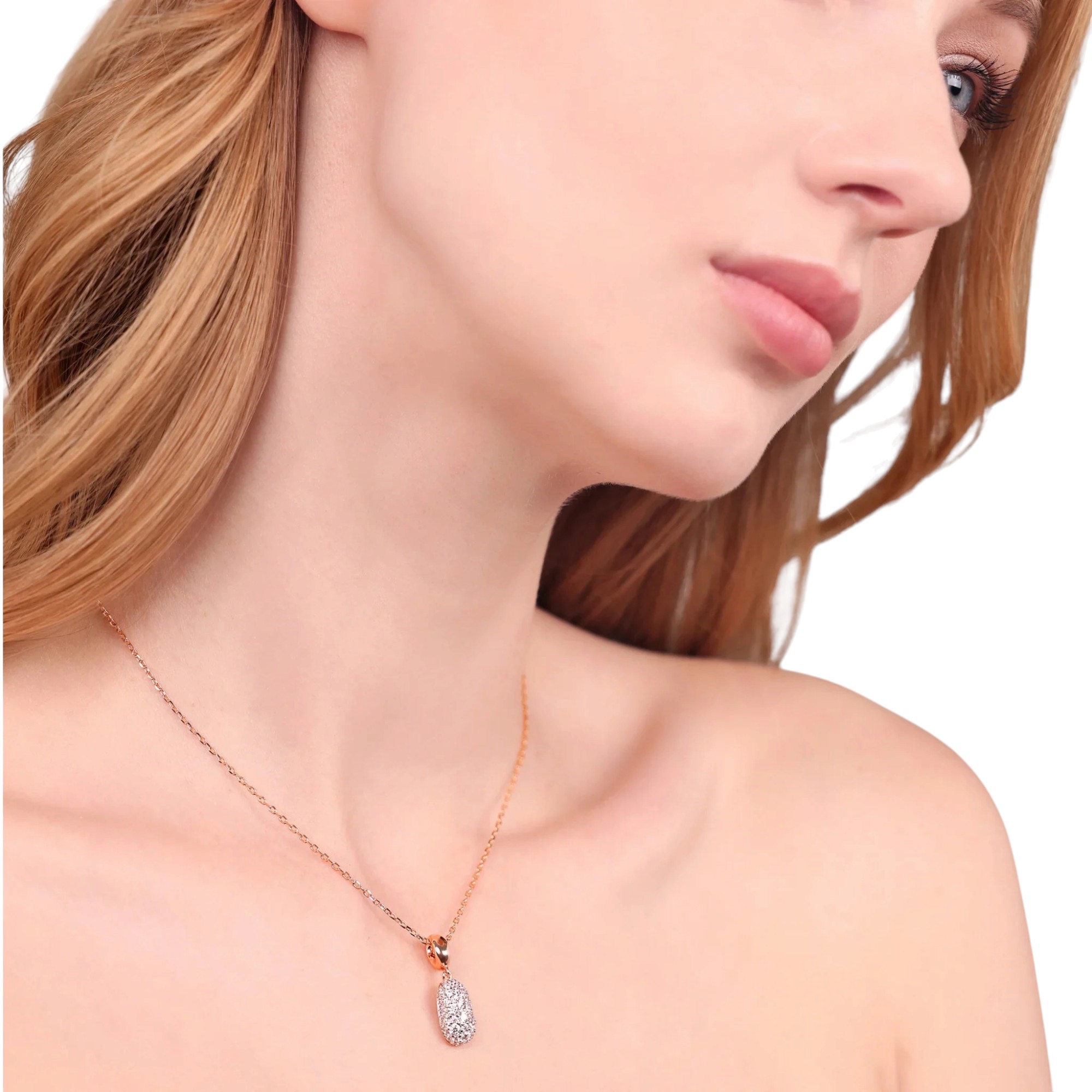 Collana a pepita con pavè di zirconi Bronzallure WSBZ02510.WR in lega Golden Rosè con ciondolo a pepita ricoperto di zirconi luminosi.